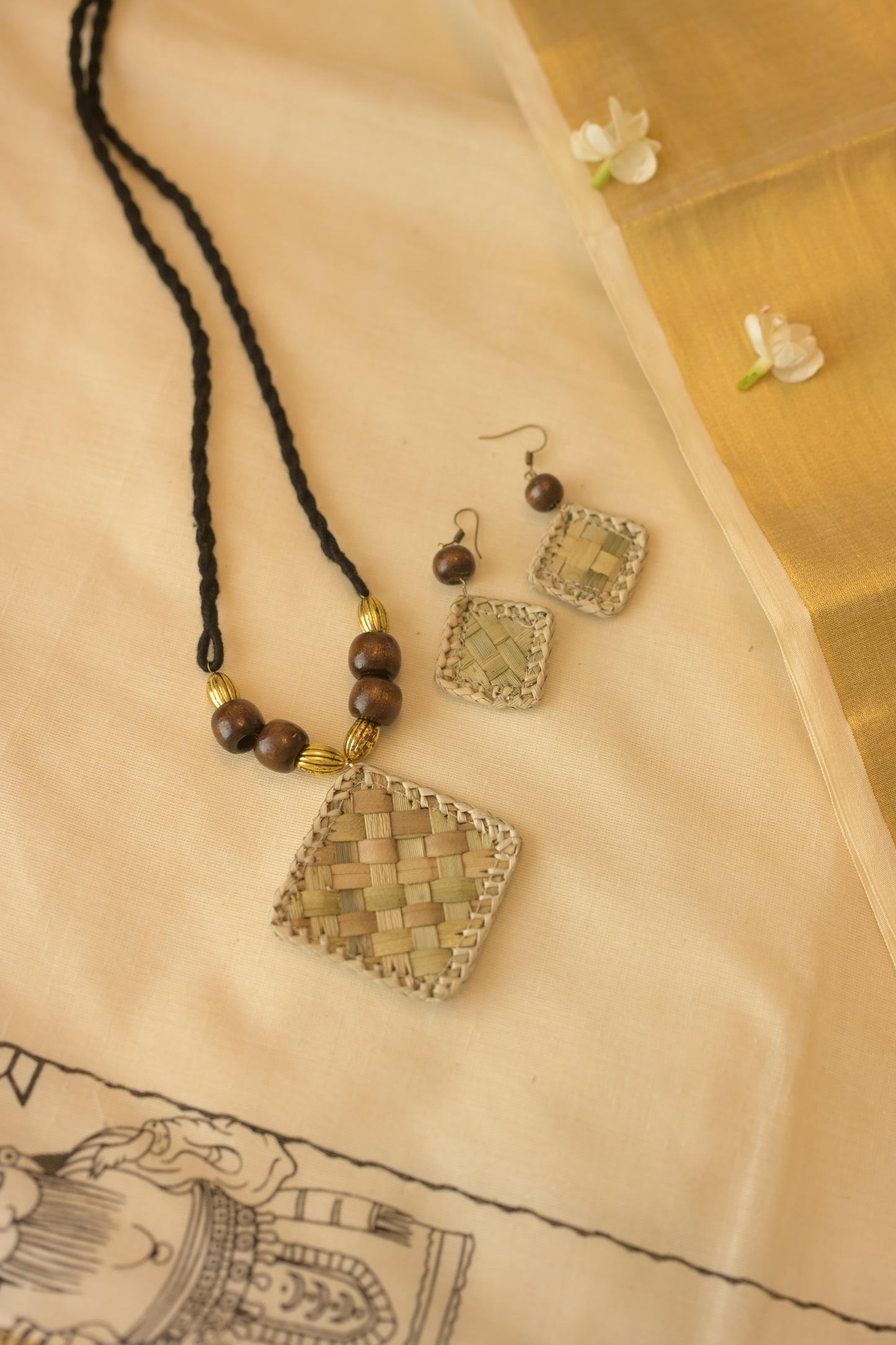 thazhampoo necklace with diamond Pendant Set