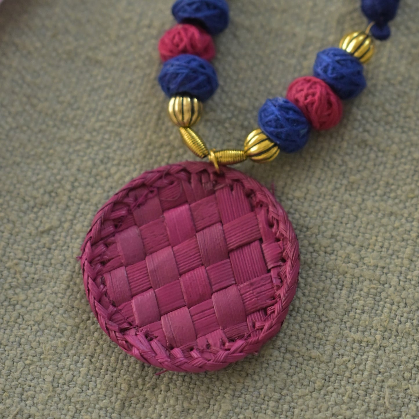 Thazhampoo necklace with round Pendant Set -rani pink and dark blue