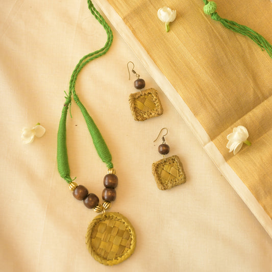 Thazhampoo necklace with round Pendant Set -yellow and light green