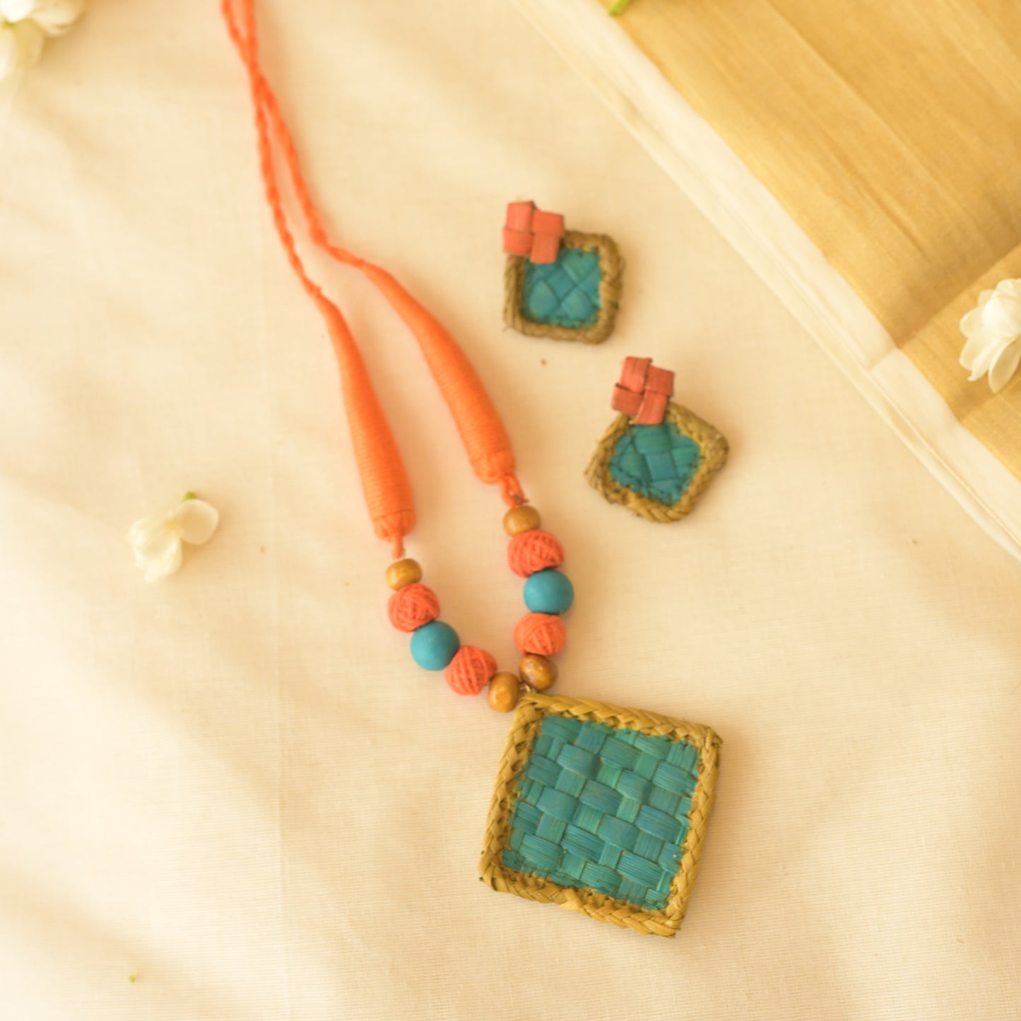 Thazhampoo necklace with diamond Pendant Set -teal and orange