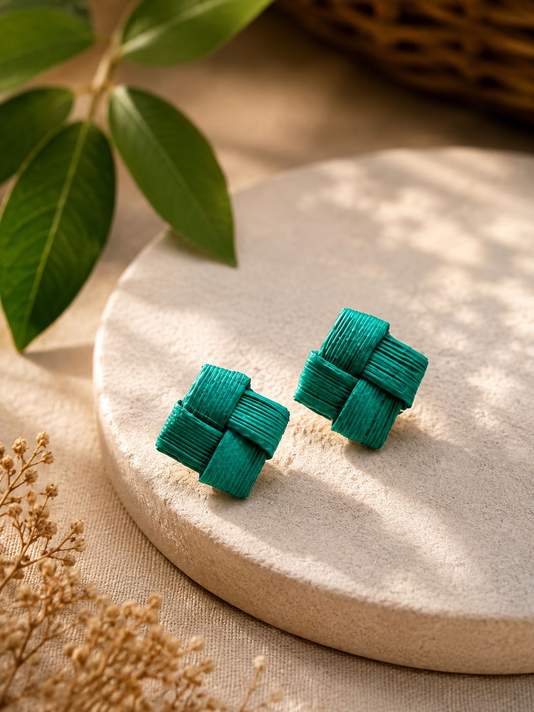 Square stud Yellow